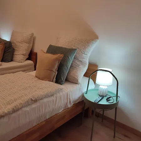 Apartment Praktisch Und Gut In Der Goldstadt